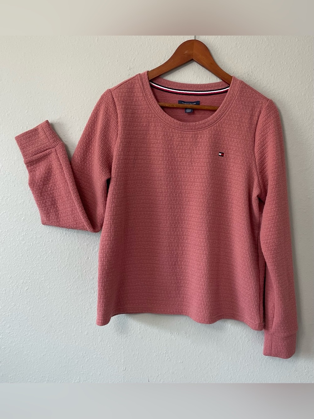 Tommy Hilfiger Women’s Textured Dusty Rose Long Sleeve Top Size M